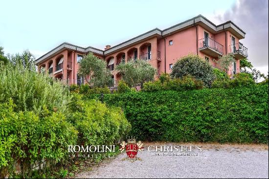 HOTEL FOR SALE IN MONTEPULCIANO, VAL D'ORCIA