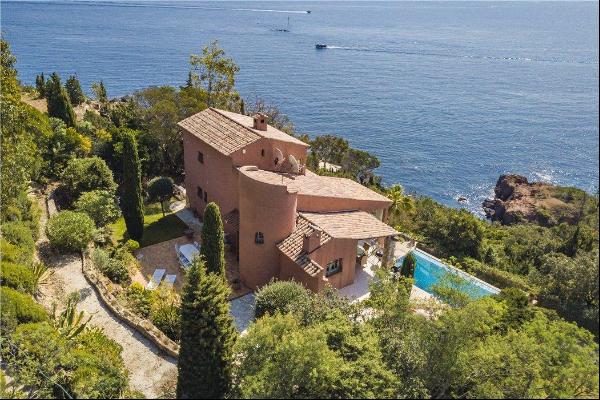Lovely 4 bedroom villa for sale in Theole sur Mer with sea views