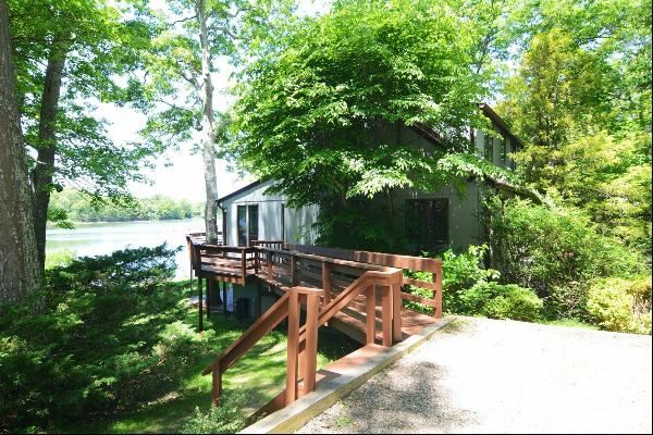 Absolutely charming, renovated waterside Cottage with dock on Fish Cove allowing for acces