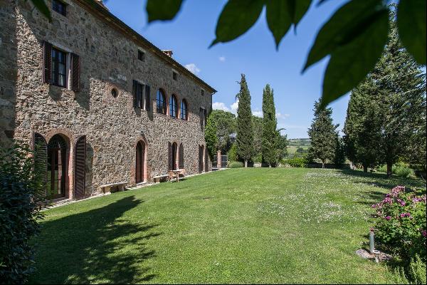 Beautiful XVI-century villa in the Tuscan countryside