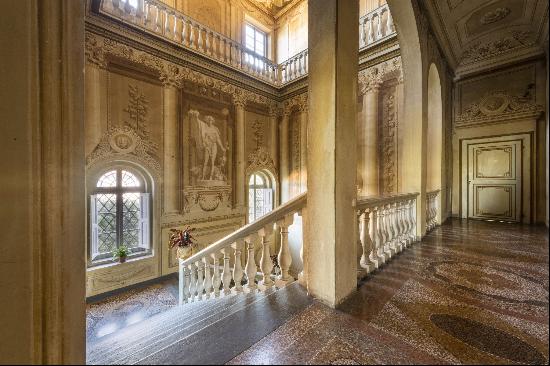 Stunning 18th century villa in the heart of Tuscany