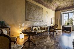 Stunning 18th century villa in the heart of Tuscany