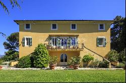 Elegant villa on the Tuscan hills