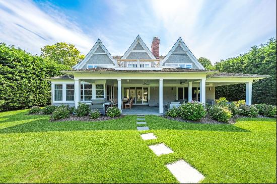 Spend your summer in absolute luxury in Amagansett Lanes.  This six-bedroom, six and one h