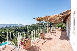 Superb villa with pool on the hills of Lucca