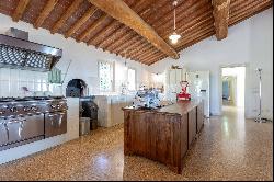 Superb villa with pool on the hills of Lucca