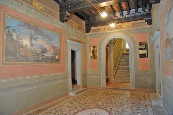 Bright apartment in the heart of Lucca