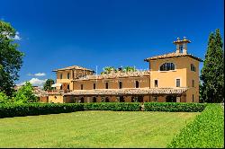 Magnificent historical villa with typical italian garden in Umbria