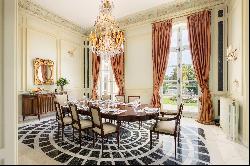 A sublime Palais inspired by Grand Trianon Palace, 20 min from Paris