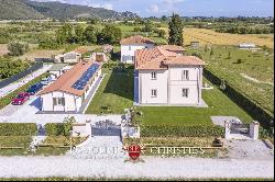 ECO-FRIENDLY VILLA FOR SALE IN PISA, TUSCANY, NOT FAR FROM THE SEA