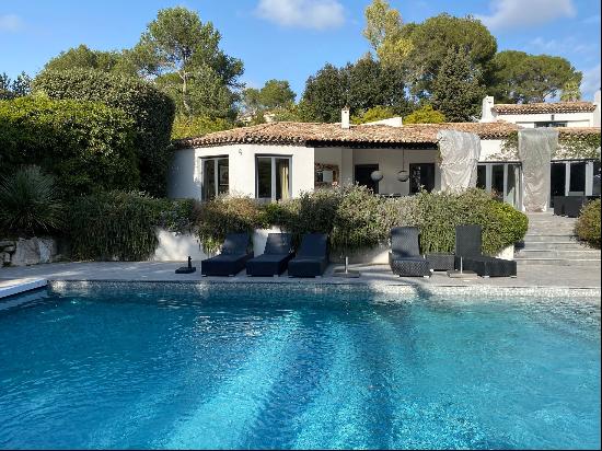 Modern villa in private domain in Mougins