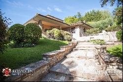 MODERN VILLA WITH OLIVE GROVE FOR SALE UMBRIA ASSISI