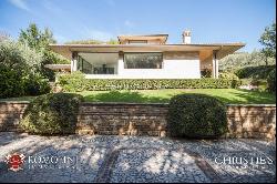 MODERN VILLA WITH OLIVE GROVE FOR SALE UMBRIA ASSISI