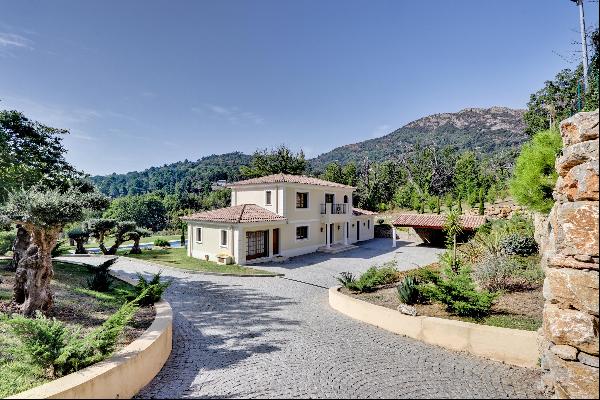 Generous estate for sale in la Garde Freinet with guest house accommodation and large grou