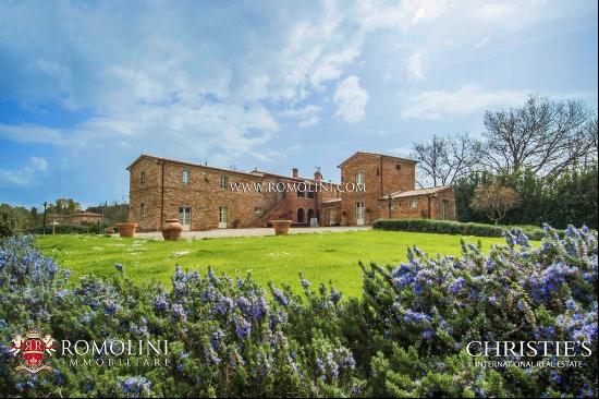 LUXURY COUNTRY HOUSE FOR SALE TUSCANY SIENA