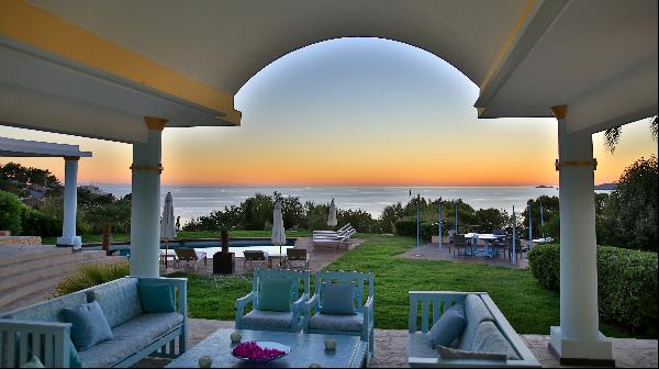 Sensational front line villa with sea access in Cala Moli - Ibiza