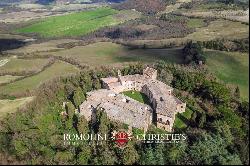Tuscany - A RENOVATION PROJECT FOR A BOUTIQUE HOTEL AND VILLAS FOR SALE