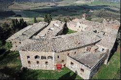 Tuscany - A RENOVATION PROJECT FOR A BOUTIQUE HOTEL AND VILLAS FOR SALE