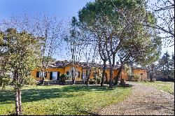 Modern villa in Oltrepò Pavese, perfect for equestrian enthusiasts