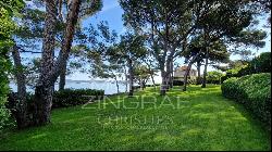 Close to Saint-Tropez - Waterfront property