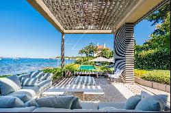 Close to Saint-Tropez - Waterfront property