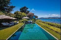 Close to Saint-Tropez - Waterfront property