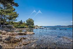 Close to Saint-Tropez - Waterfront property