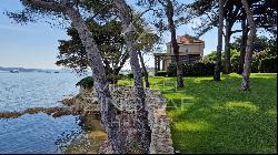 Close to Saint-Tropez - Waterfront property