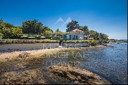 Close to Saint-Tropez - Waterfront property