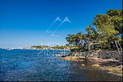 Close to Saint-Tropez - Waterfront property