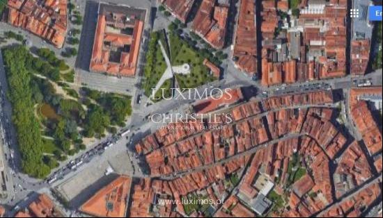 Building, to rehabilitate, in the centre of Porto, Portugal