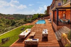 Roussillon - High-end home with open view