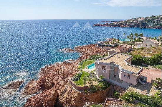 Close to Cannes - Waterfront villa