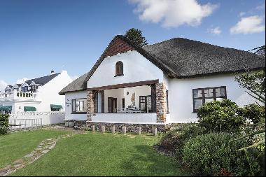 SPECTACULAR SEAFRONT PROPERTY UNDER THATCH