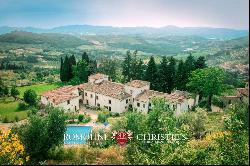 PRIVATE ESTATE WITH RENTAL BUSINESS AND FARM FOR SALE TUSCANY