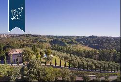 Luxury villa with panoramic view for sale in Siena