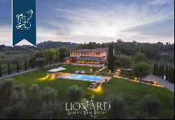 Luxury villa with panoramic view for sale in Siena