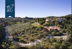 Luxury villa with panoramic view for sale in Siena