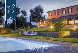 Luxury villa with panoramic view for sale in Siena