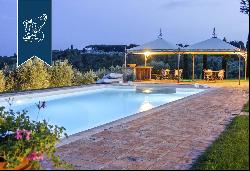 Luxury villa with panoramic view for sale in Siena