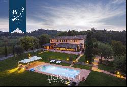 Luxury villa with panoramic view for sale in Siena