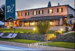 Luxury villa with panoramic view for sale in Siena