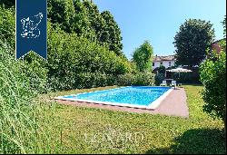 Ancient prestigious estate with a garden, pool and water spring for sale on the outskirts 