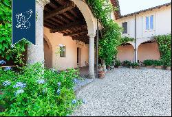 Ancient prestigious estate with a garden, pool and water spring for sale on the outskirts 