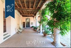 Ancient prestigious estate with a garden, pool and water spring for sale on the outskirts 