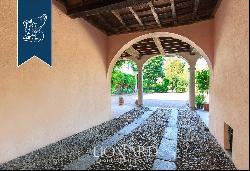 Ancient prestigious estate with a garden, pool and water spring for sale on the outskirts 