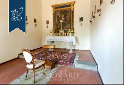 On the top of a hill around the gentle slopes of Scandicci, a historic villa with park, sw