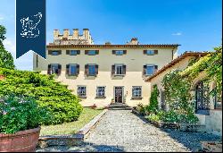 On the top of a hill around the gentle slopes of Scandicci, a historic villa with park, sw