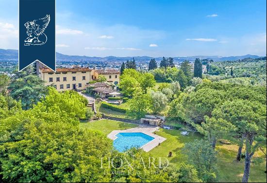 On the top of a hill around the gentle slopes of Scandicci, a historic villa with park, sw