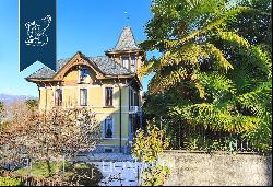 Villa for sale in front of Lake Maggiore